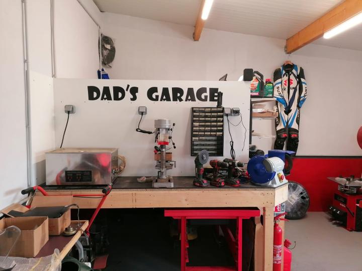 DAD'S GARAGE
